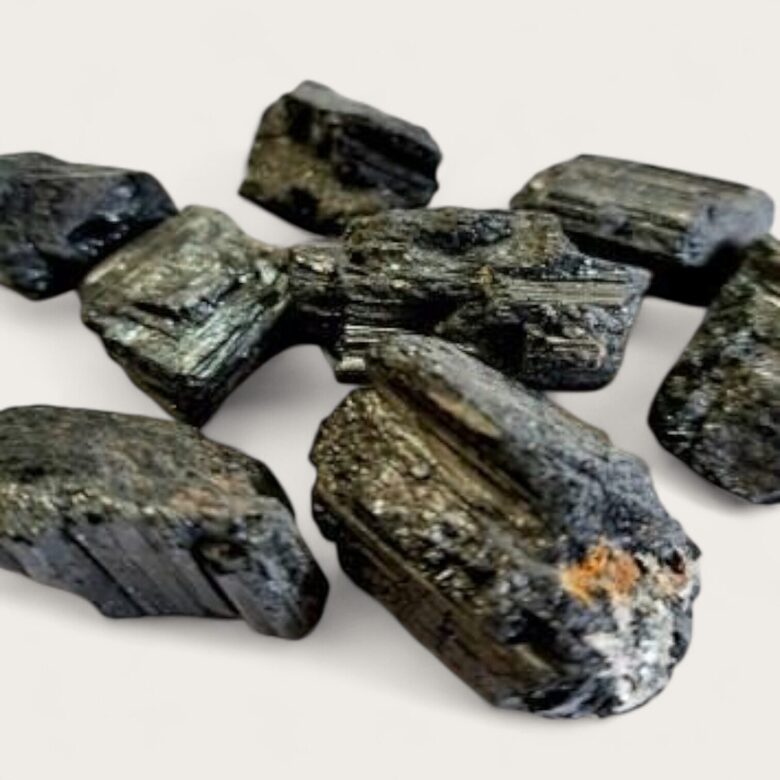 Turmalīns ( melnais) neapstādāts 1 gab