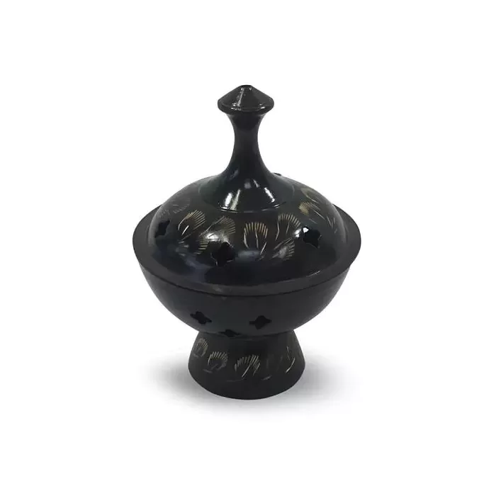 Melnais Čandanas pjali vīraka sveķiem un konusiem